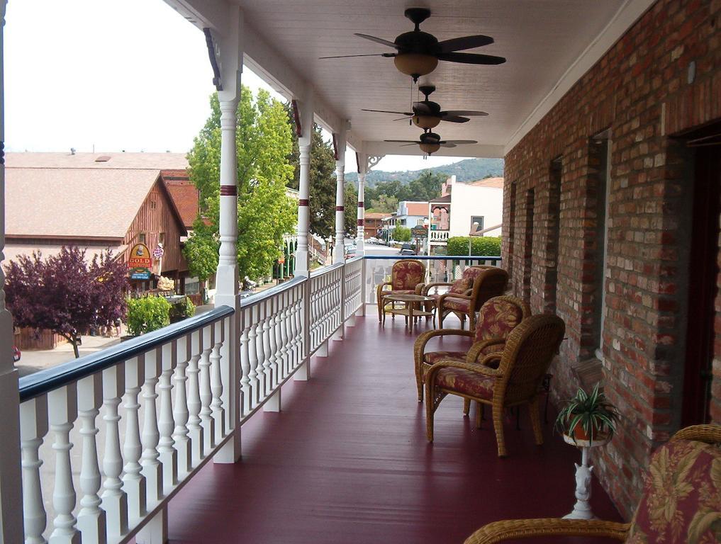 Jamestown Hotel Rum bild